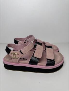 Chanel CC Logo Suede Sandals Pink Black Strap Platform SZ 38 Womens